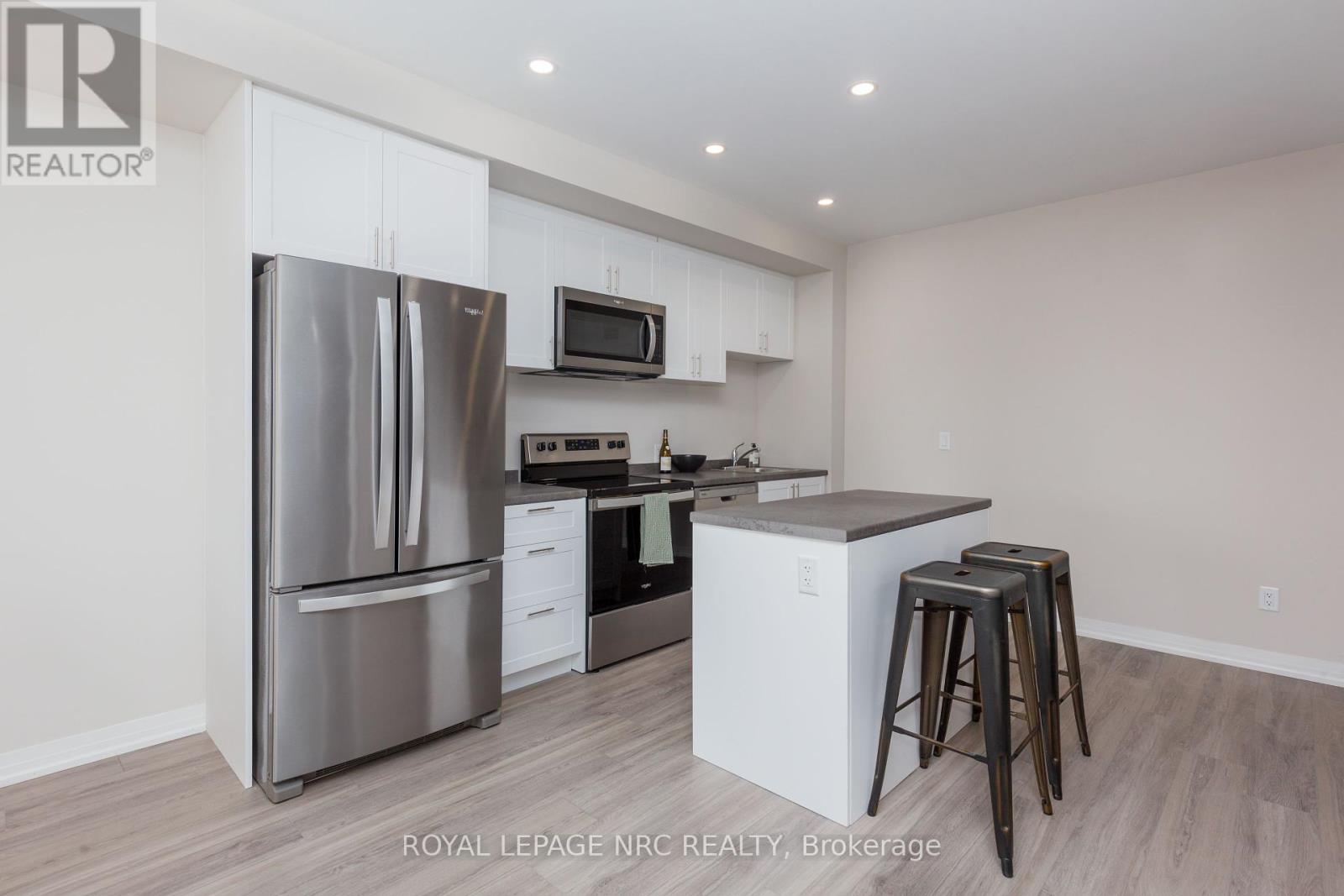 333 - 50 Herrick Avenue, St. Catharines (Oakdale), Ontario  L2P 2T9 - Photo 4 - X12440968