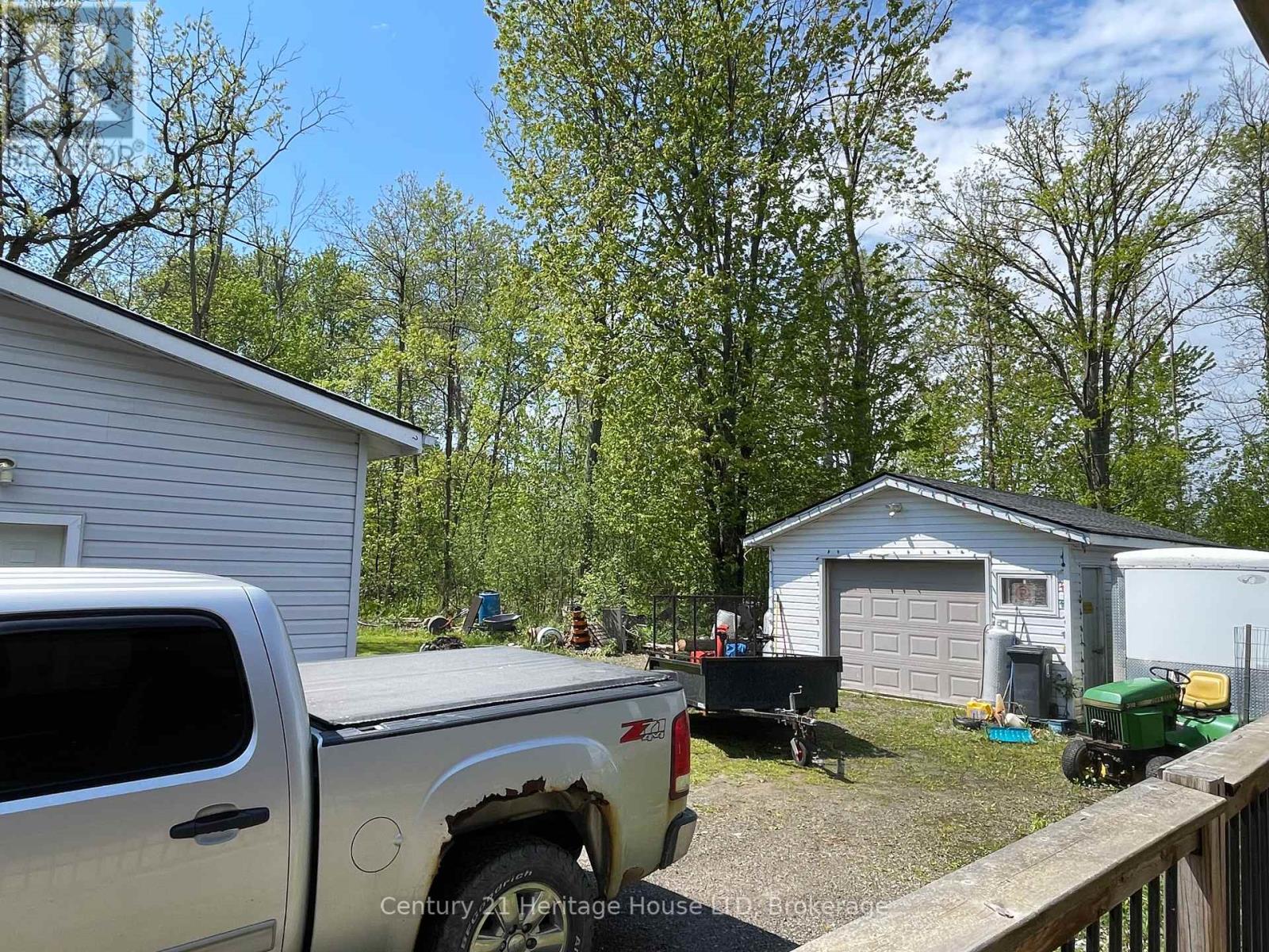 3250 Grove Avenue, Fort Erie (Ridgeway), Ontario  L0S 1N0 - Photo 3 - X12441014