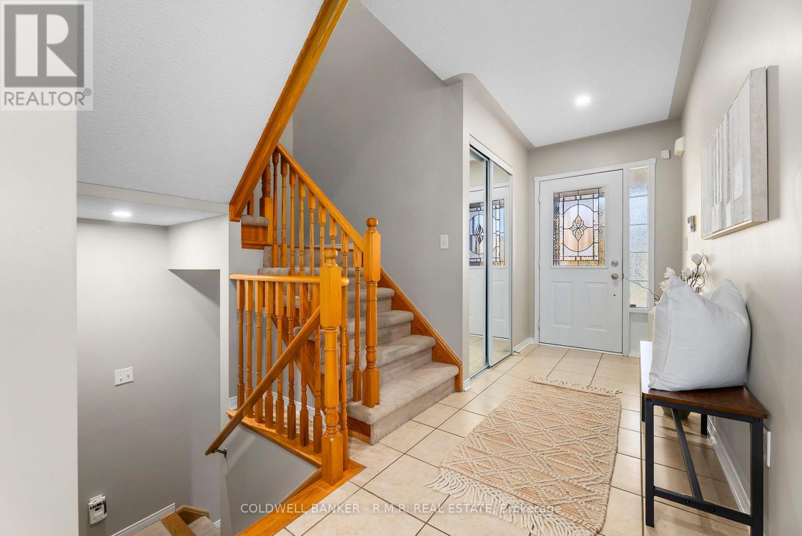 62 Ipswich Place, Whitby, Ontario  L1M 2K2 - Photo 2 - E12440483