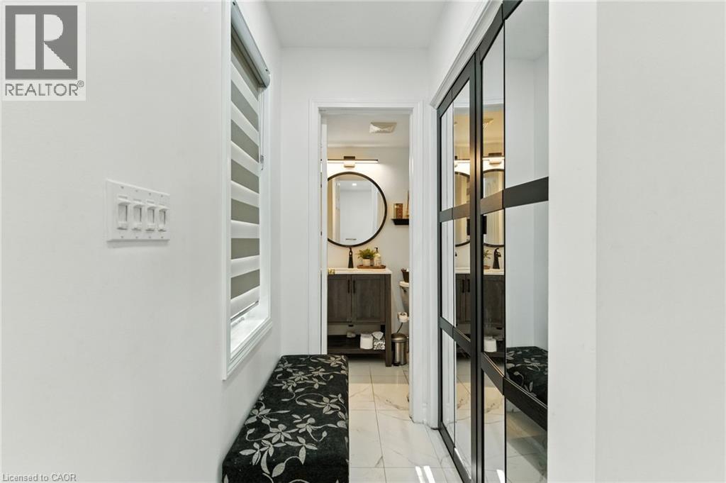 5566 Thorn Lane, Burlington, Ontario  L7L 6V8 - Photo 4 - 40775586
