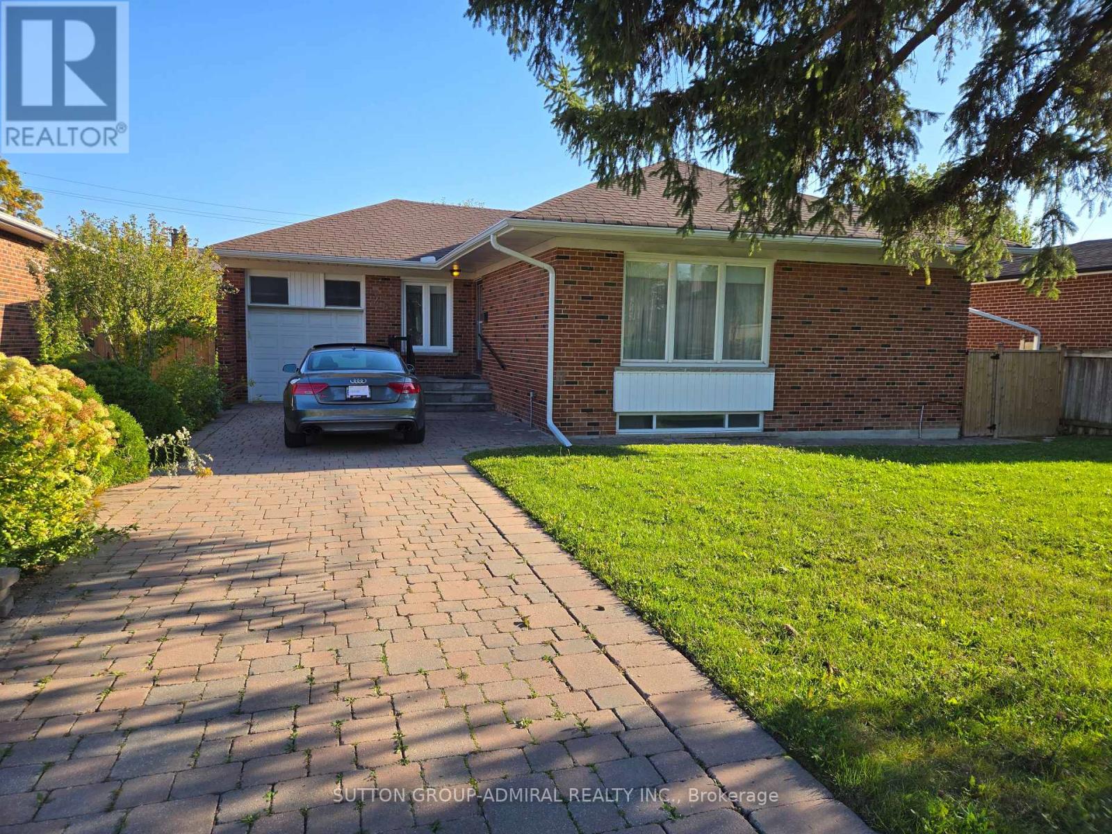 261 EPSOM DOWNS DRIVE, Toronto, Ontario