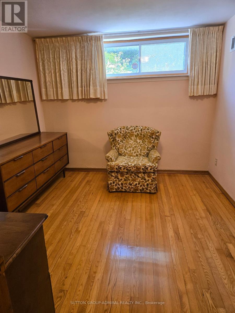 261 Epsom Downs Drive, Toronto, Ontario  M3M 1T3 - Photo 13 - W12440790