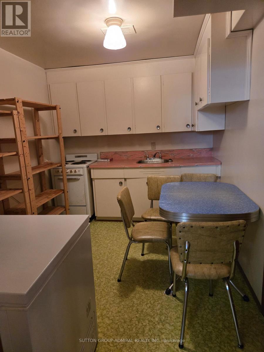 261 Epsom Downs Drive, Toronto, Ontario  M3M 1T3 - Photo 15 - W12440790