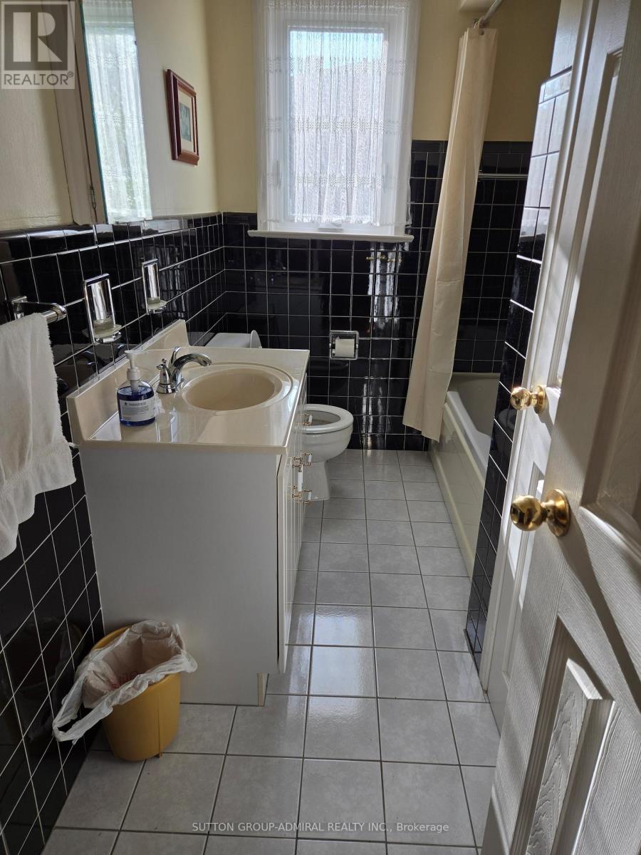 261 Epsom Downs Drive, Toronto, Ontario  M3M 1T3 - Photo 3 - W12440790