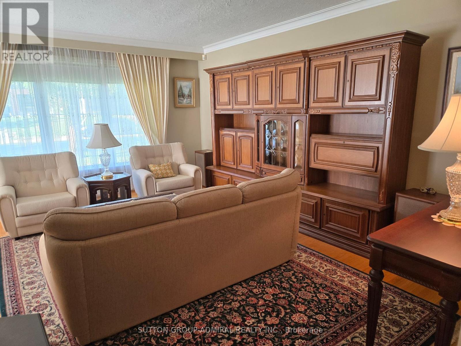 261 Epsom Downs Drive, Toronto, Ontario  M3M 1T3 - Photo 4 - W12440790