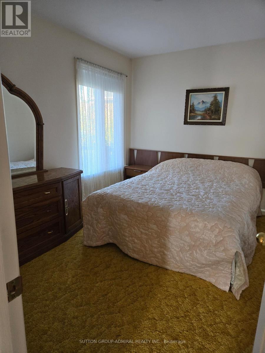 261 Epsom Downs Drive, Toronto, Ontario  M3M 1T3 - Photo 8 - W12440790