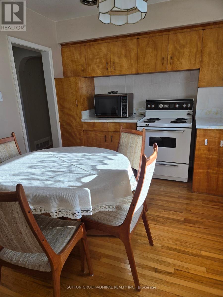 261 Epsom Downs Drive, Toronto, Ontario  M3M 1T3 - Photo 9 - W12440790