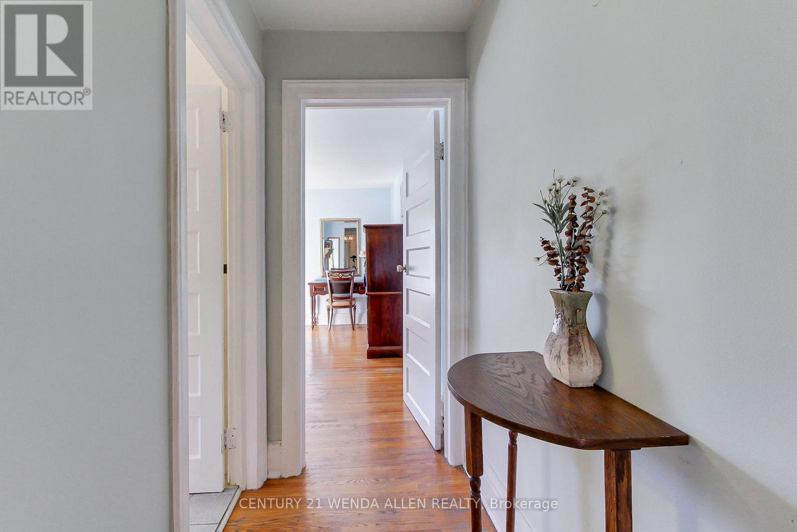 729 Dupont Street, Toronto, Ontario  M6G 1Z5 - Photo 12 - W12440847