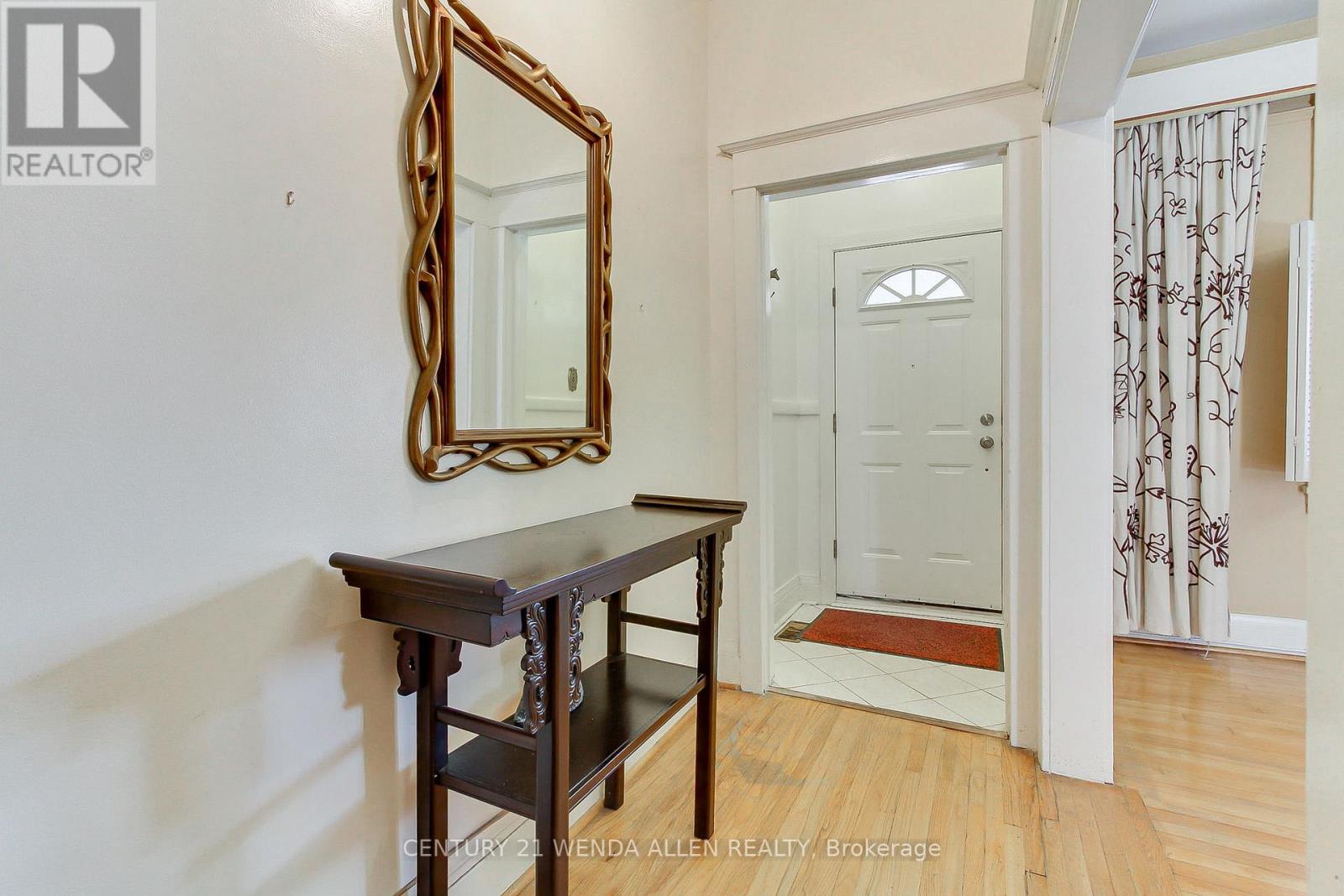 729 Dupont Street, Toronto, Ontario  M6G 1Z5 - Photo 3 - W12440847