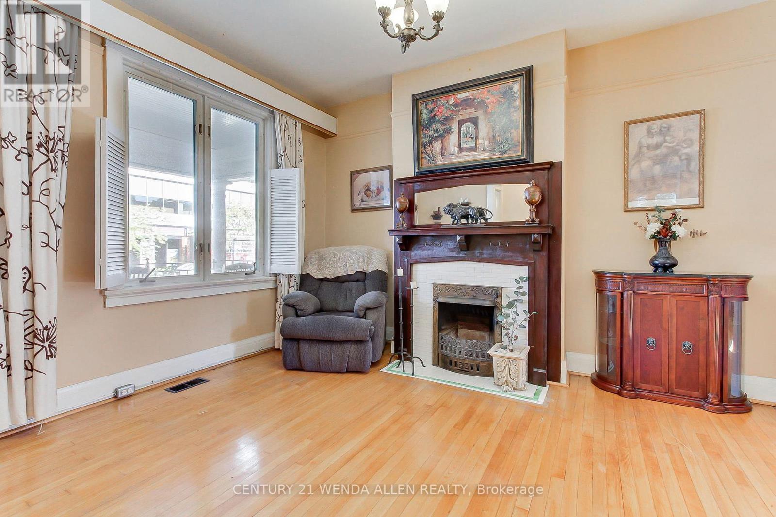 729 Dupont Street, Toronto, Ontario  M6G 1Z5 - Photo 5 - W12440847