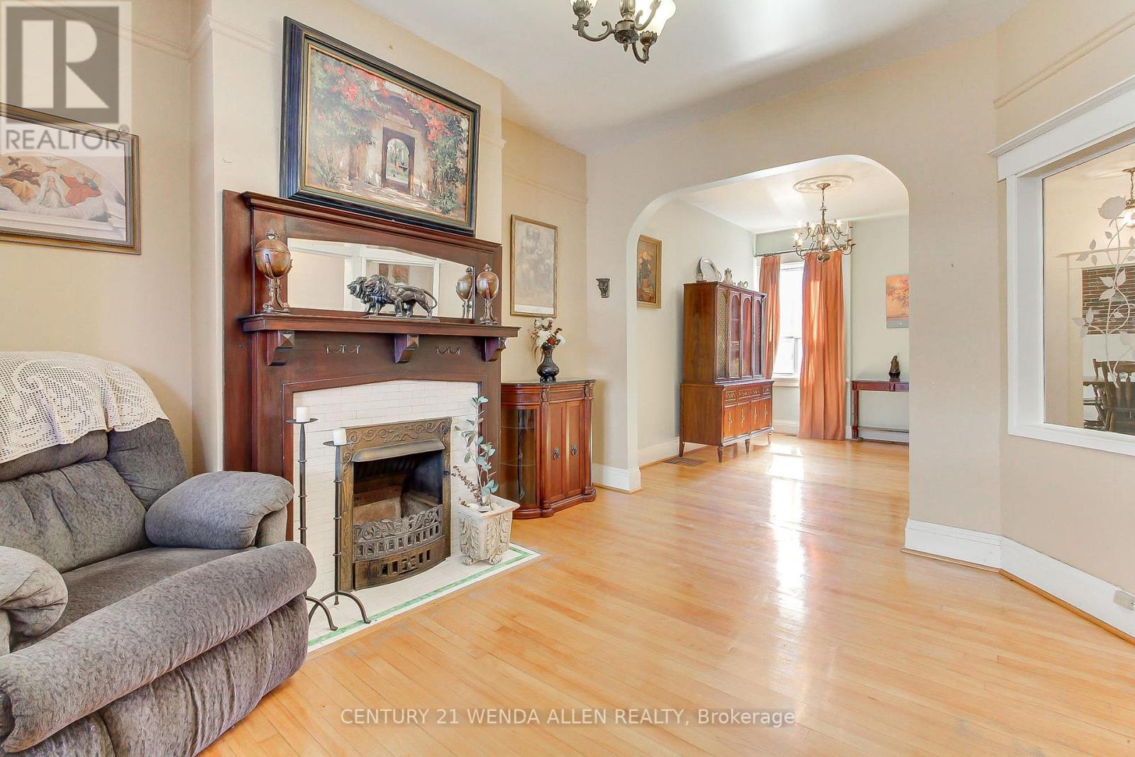 729 Dupont Street, Toronto, Ontario  M6G 1Z5 - Photo 6 - W12440847