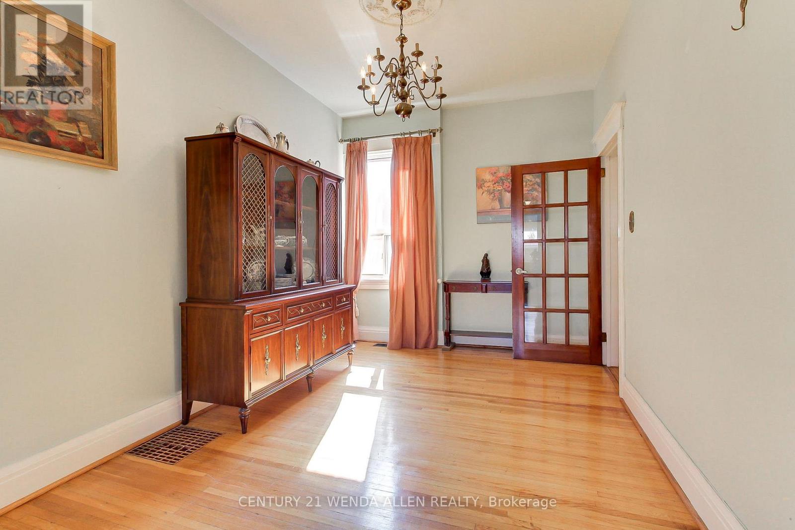 729 Dupont Street, Toronto, Ontario  M6G 1Z5 - Photo 7 - W12440847