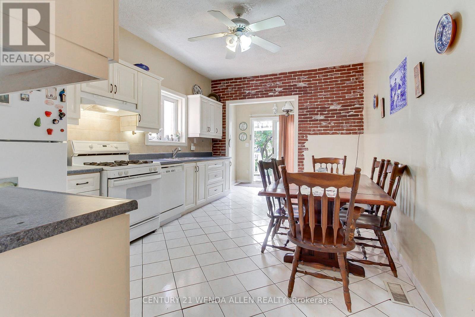 729 Dupont Street, Toronto, Ontario  M6G 1Z5 - Photo 9 - W12440847