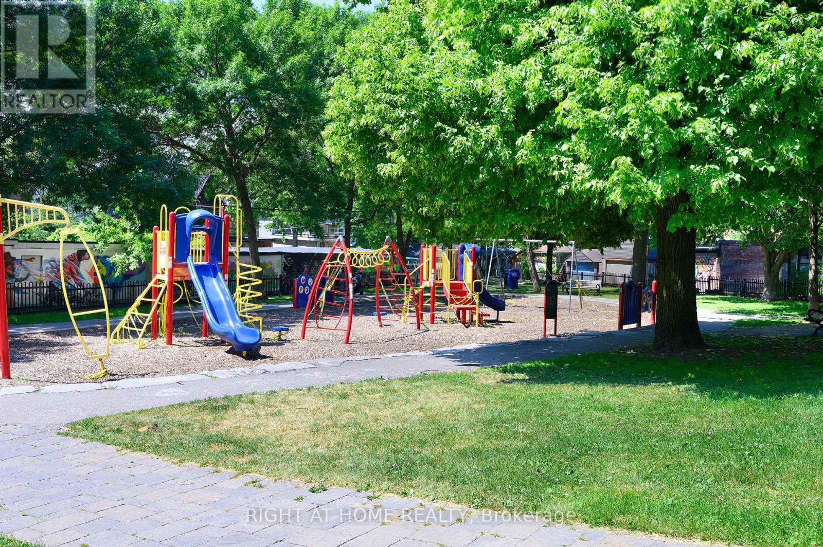 1995 Dundas Street W, Toronto, Ontario  M6R 1W7 - Photo 8 - W12440857
