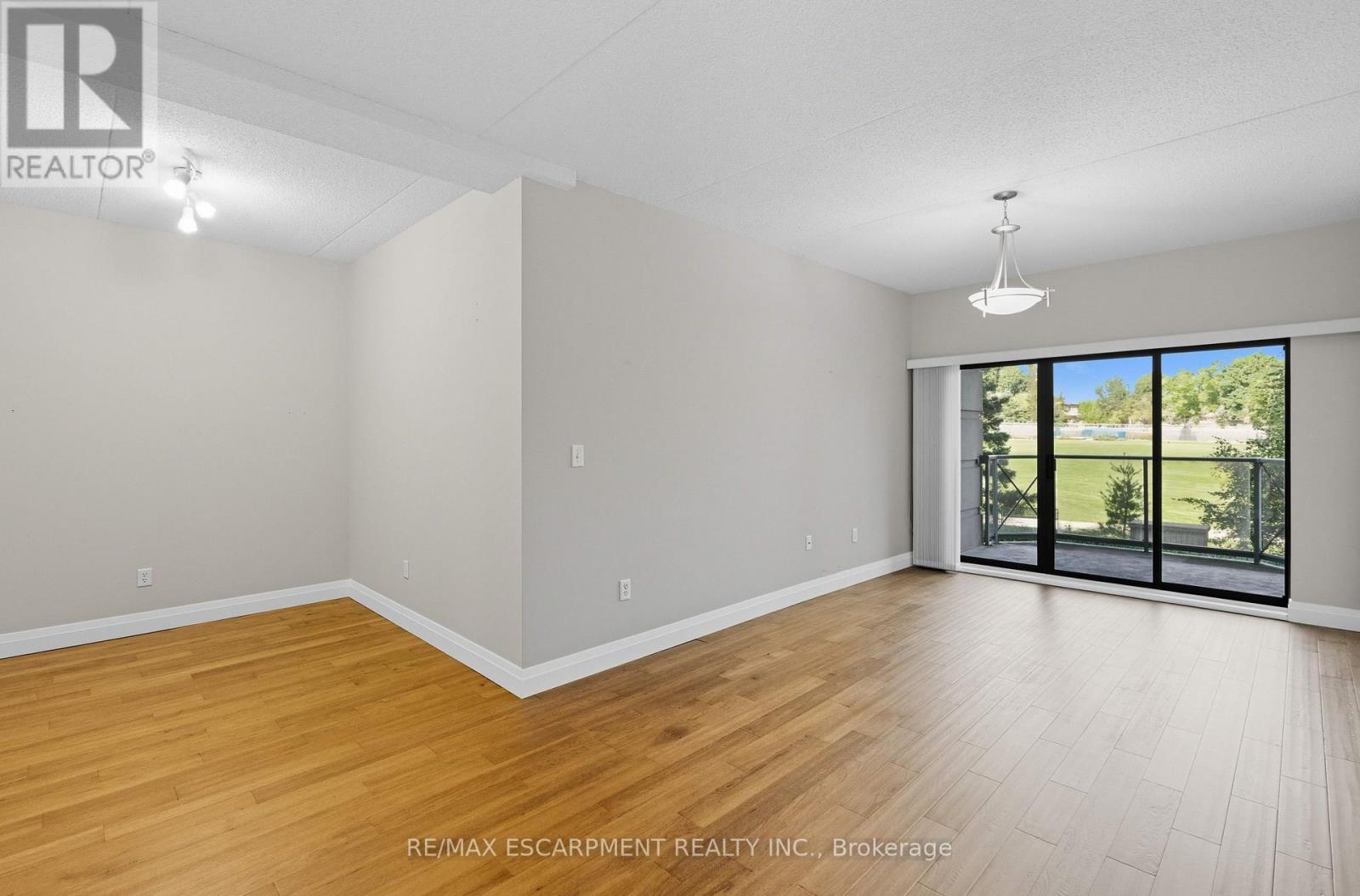 211 - 2075 Amherst Heights Drive, Burlington, Ontario  L7P 5B8 - Photo 9 - W12440858