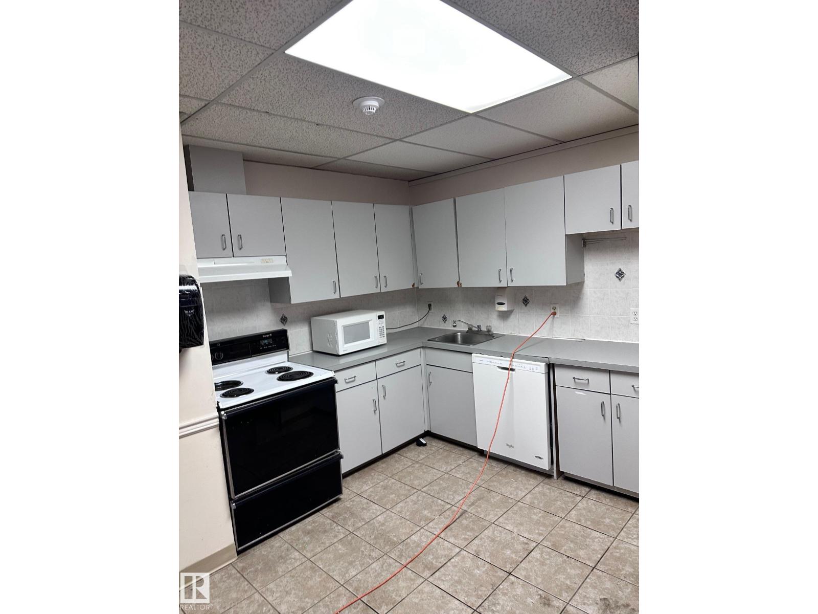 10709 105 St Nw, Edmonton, Alberta  T5H 2X3 - Photo 4 - E4460485