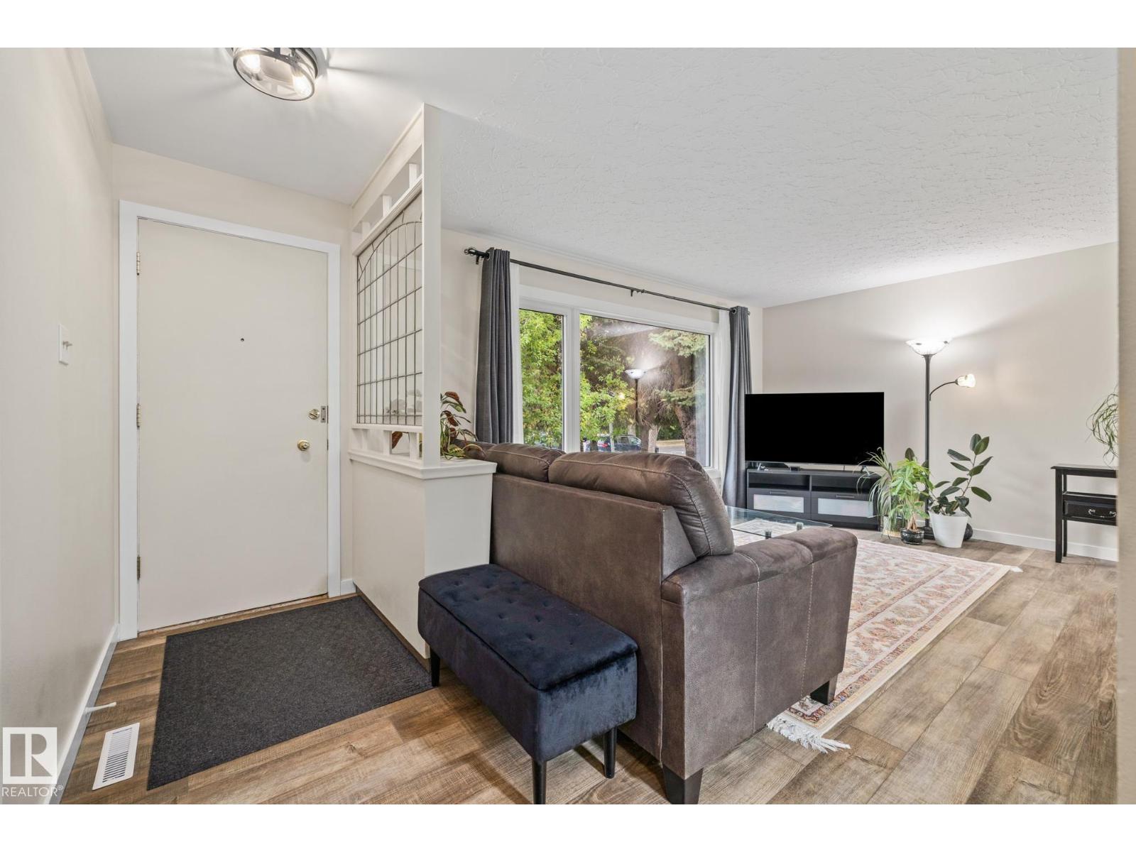 10820 60 Av Nw, Edmonton, Alberta  T6H 4R1 - Photo 2 - E4460480