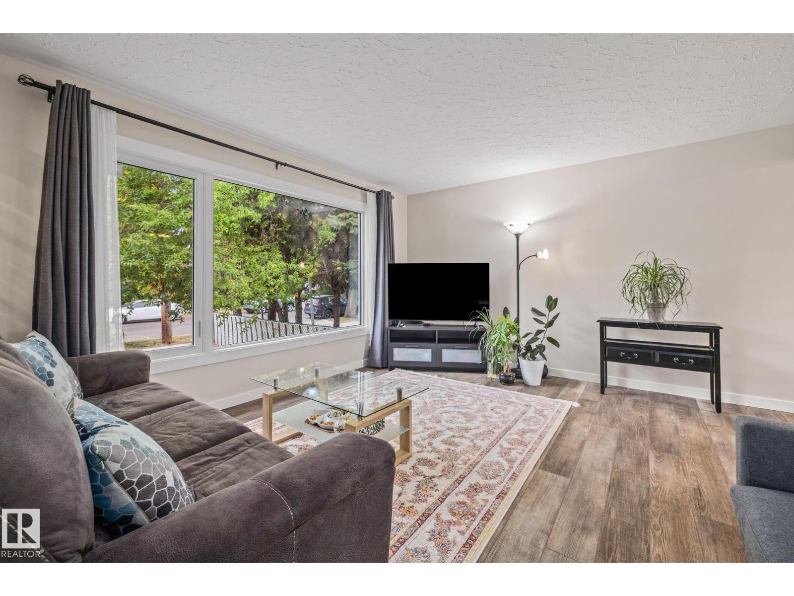 10820 60 Av Nw, Edmonton, Alberta  T6H 4R1 - Photo 4 - E4460480