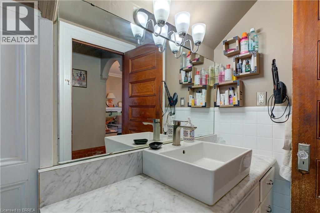111 Erie Avenue, Brantford, Ontario  N3S 2G3 - Photo 19 - 40775495