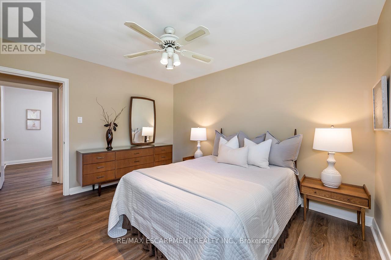 97 Ellis Crescent S, Waterloo, Ontario  N2J 2B9 - Photo 12 - X12440789