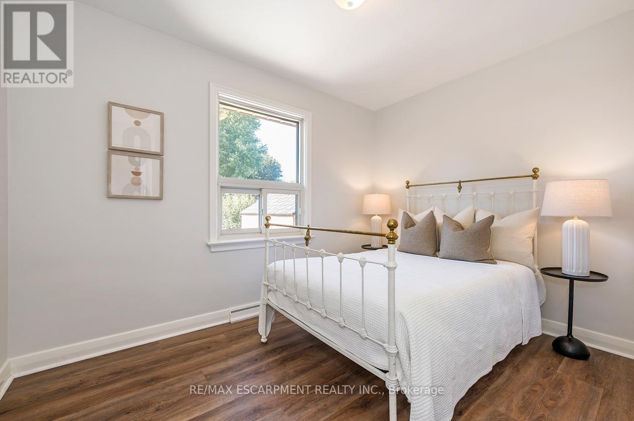 97 Ellis Crescent S, Waterloo, Ontario  N2J 2B9 - Photo 14 - X12440789