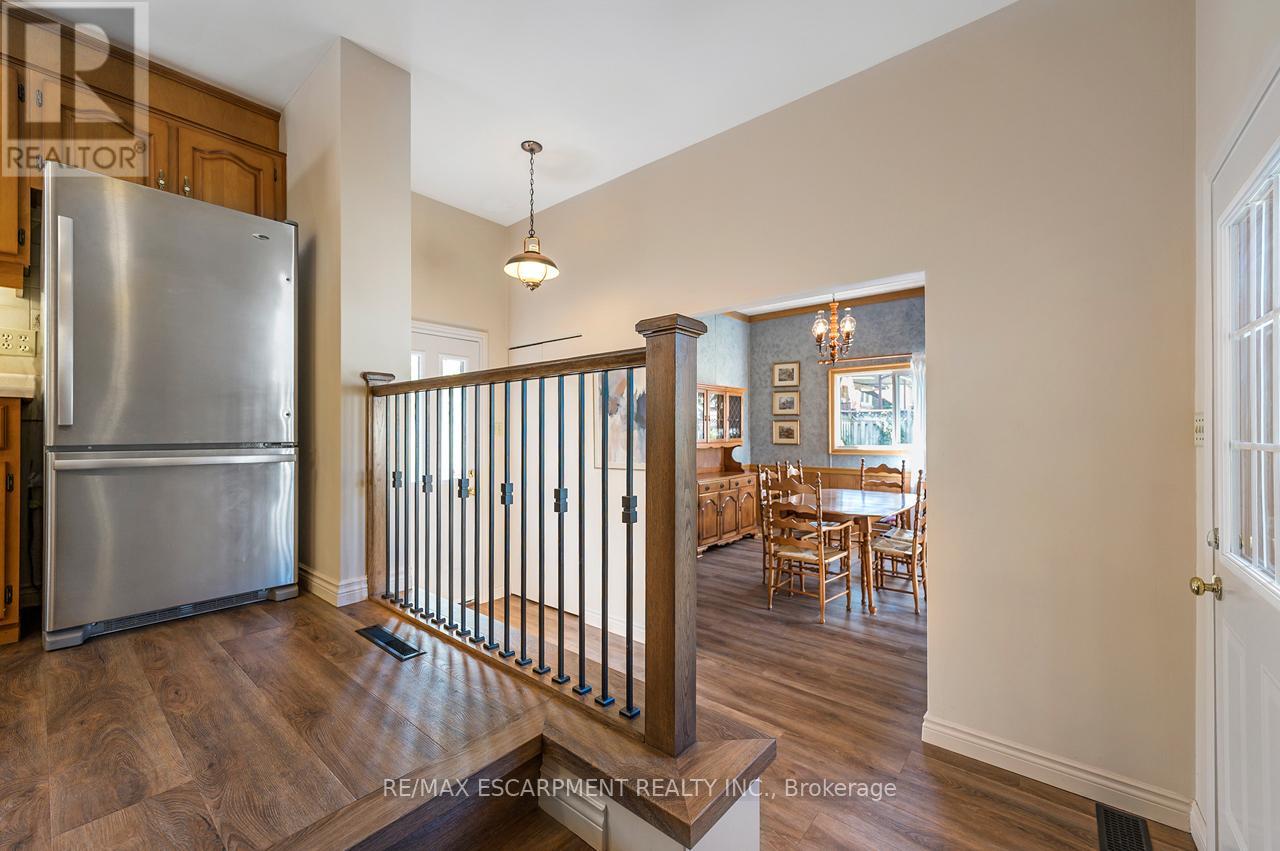 97 Ellis Crescent S, Waterloo, Ontario  N2J 2B9 - Photo 19 - X12440789