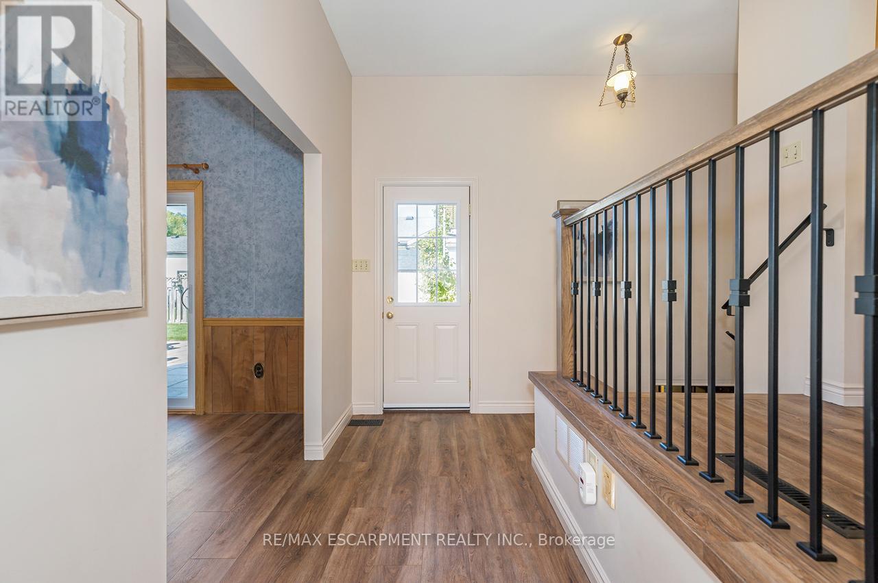 97 Ellis Crescent S, Waterloo, Ontario  N2J 2B9 - Photo 23 - X12440789