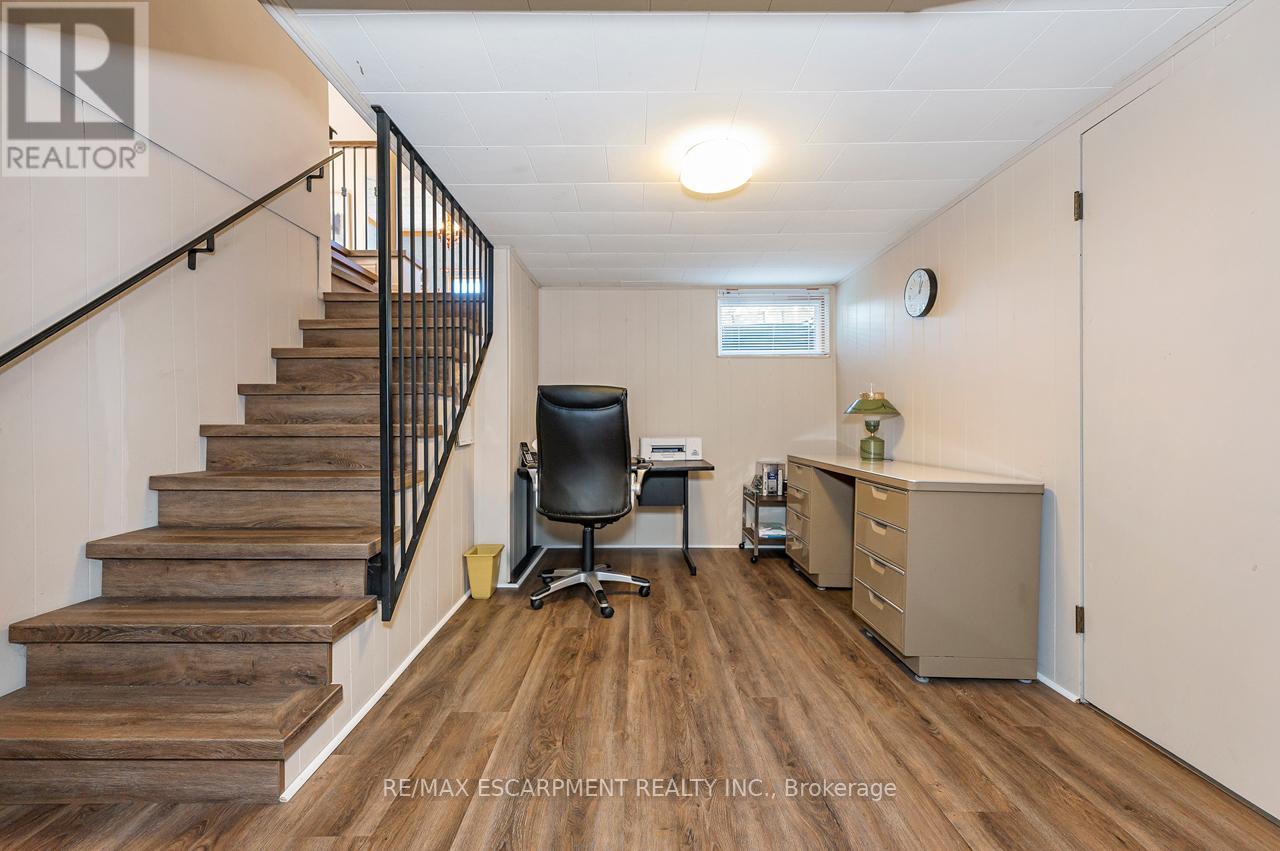 97 Ellis Crescent S, Waterloo, Ontario  N2J 2B9 - Photo 24 - X12440789
