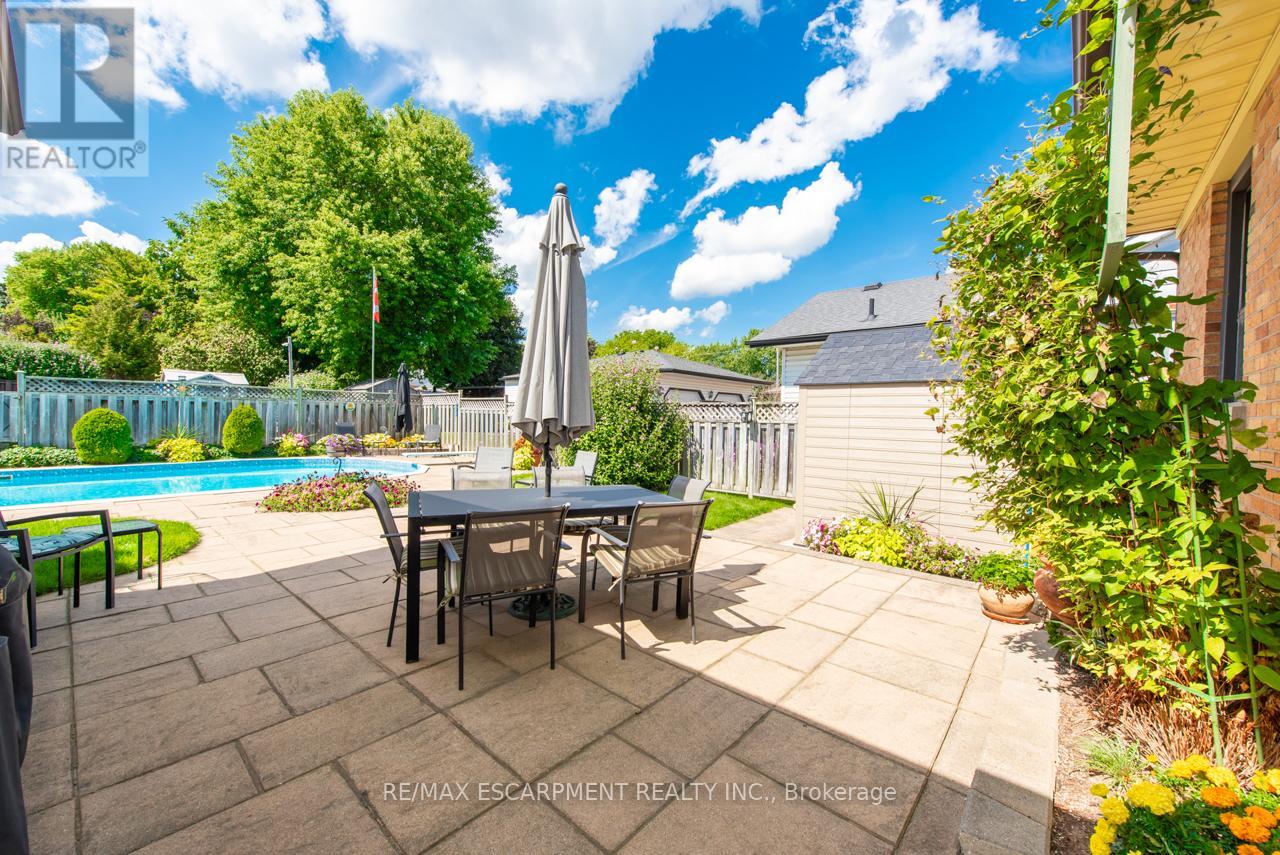 97 Ellis Crescent S, Waterloo, Ontario  N2J 2B9 - Photo 37 - X12440789