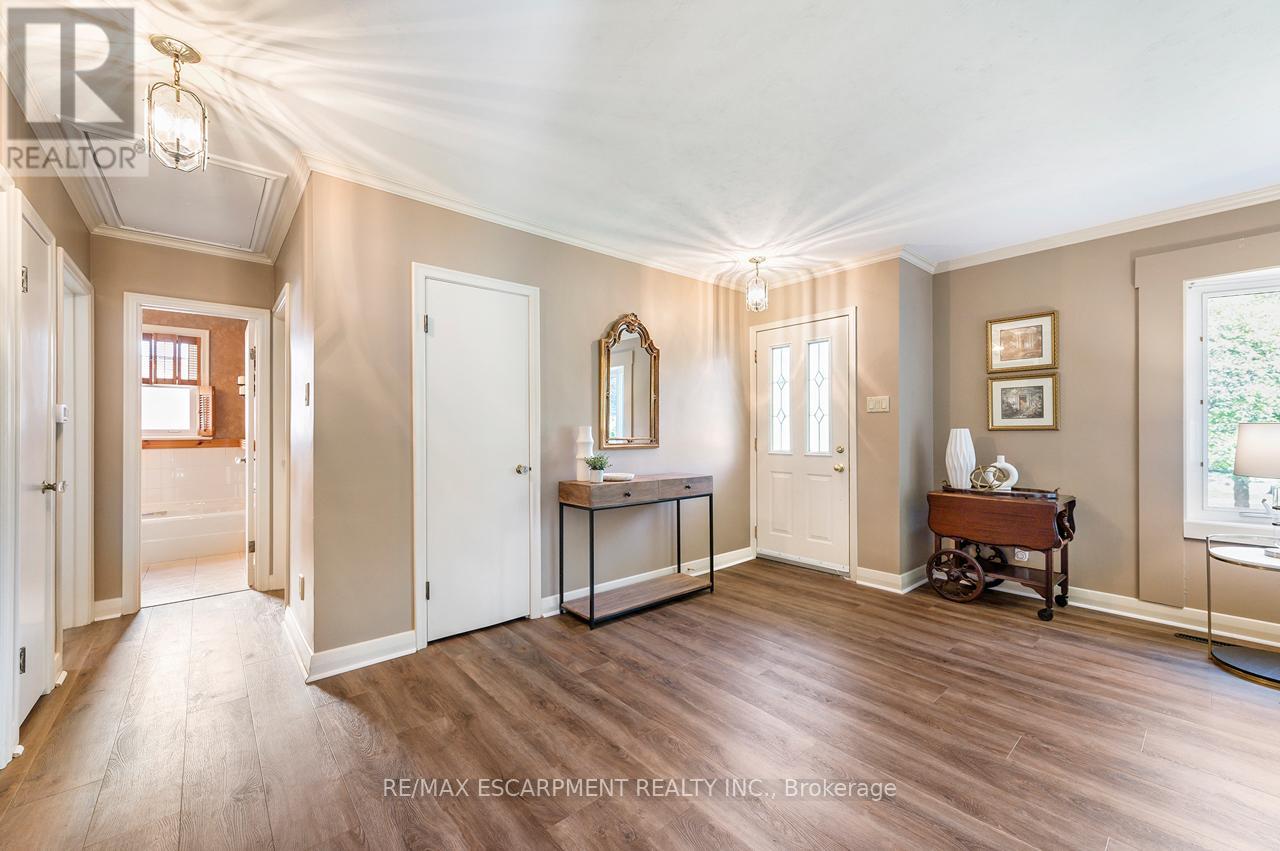 97 Ellis Crescent S, Waterloo, Ontario  N2J 2B9 - Photo 5 - X12440789
