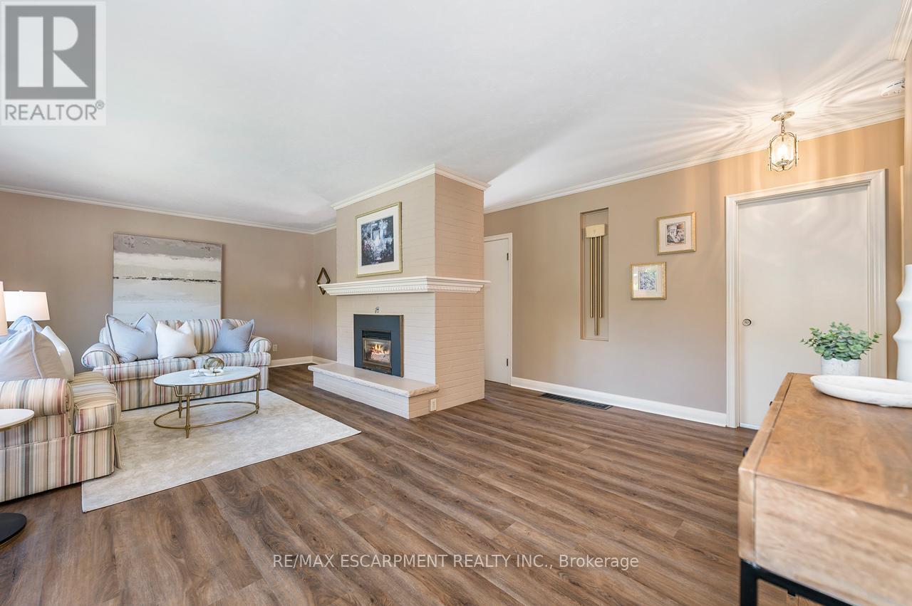 97 Ellis Crescent S, Waterloo, Ontario  N2J 2B9 - Photo 6 - X12440789