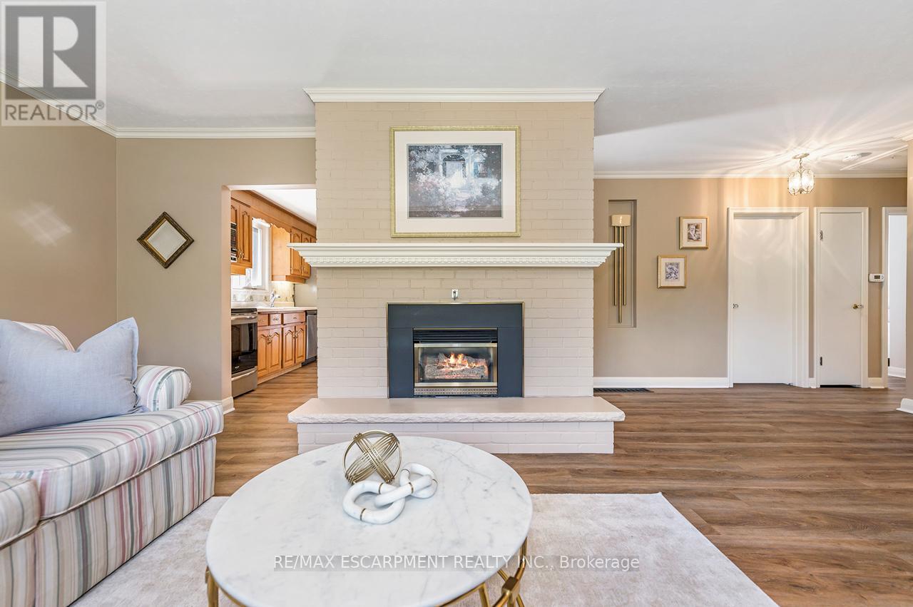 97 Ellis Crescent S, Waterloo, Ontario  N2J 2B9 - Photo 8 - X12440789