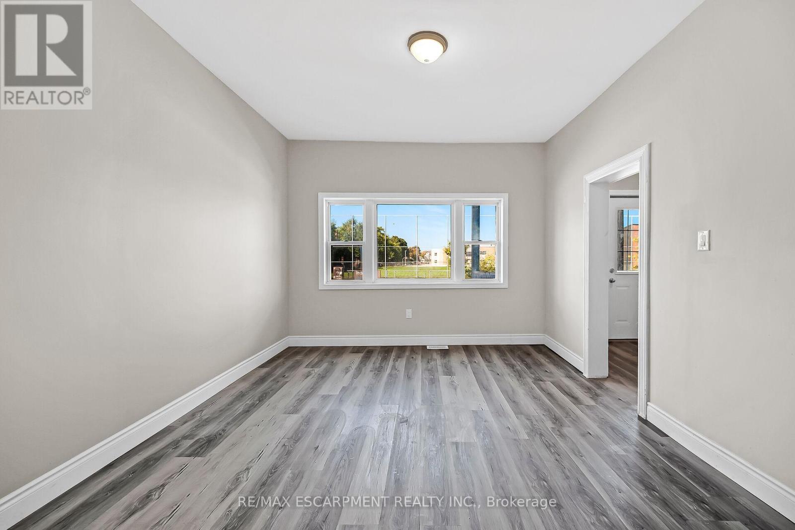 138 Sanford Avenue N, Hamilton, Ontario  L8L 5Z5 - Photo 6 - X12440810
