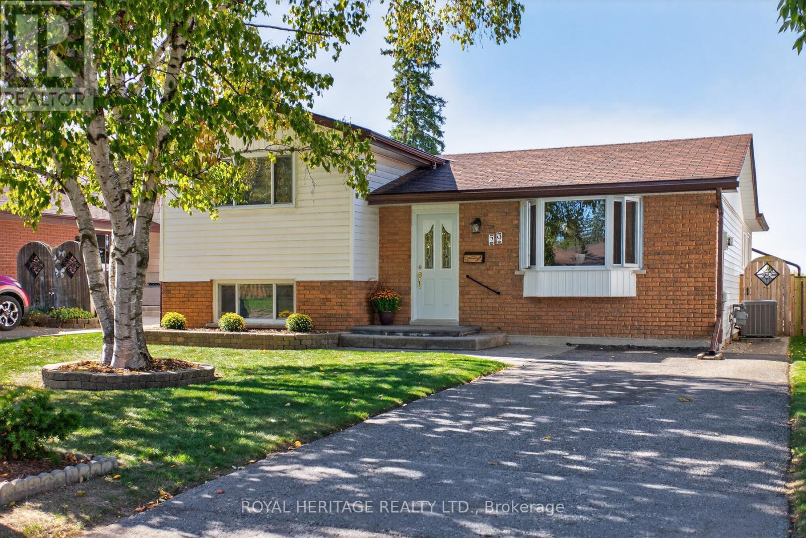 29 Rideau Crescent, Peterborough (Ashburnham Ward 4), Ontario  K9J 1G7 - Photo 1 - X12440822