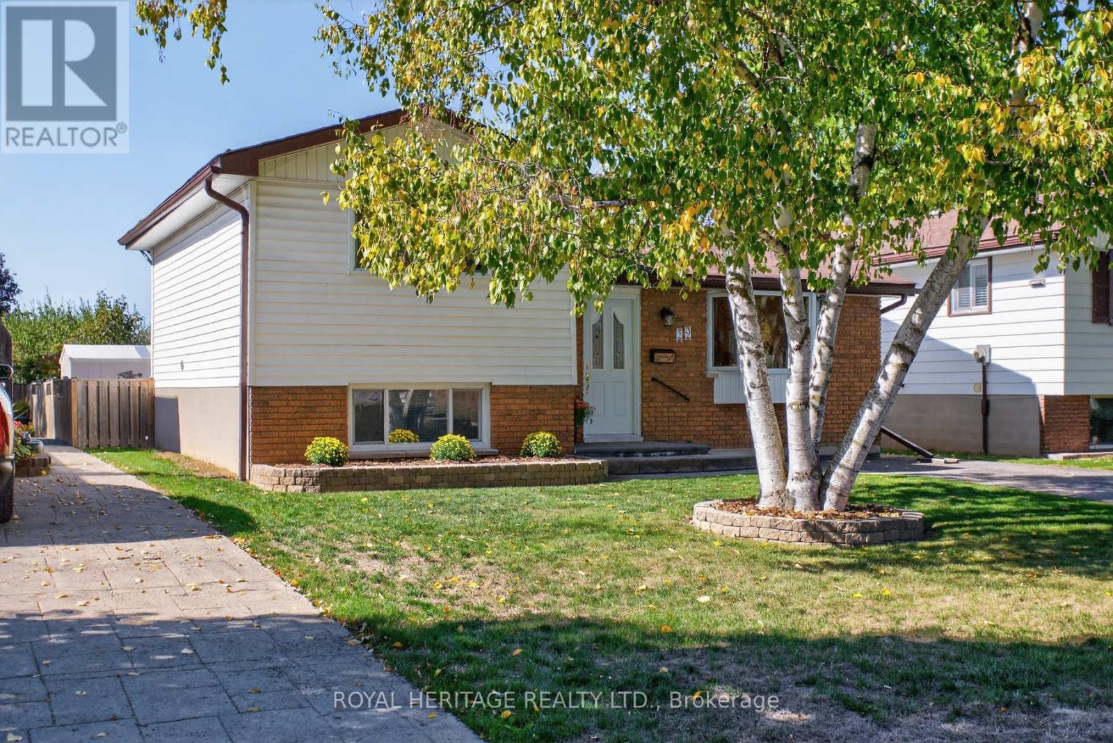 29 Rideau Crescent, Peterborough (Ashburnham Ward 4), Ontario  K9J 1G7 - Photo 3 - X12440822