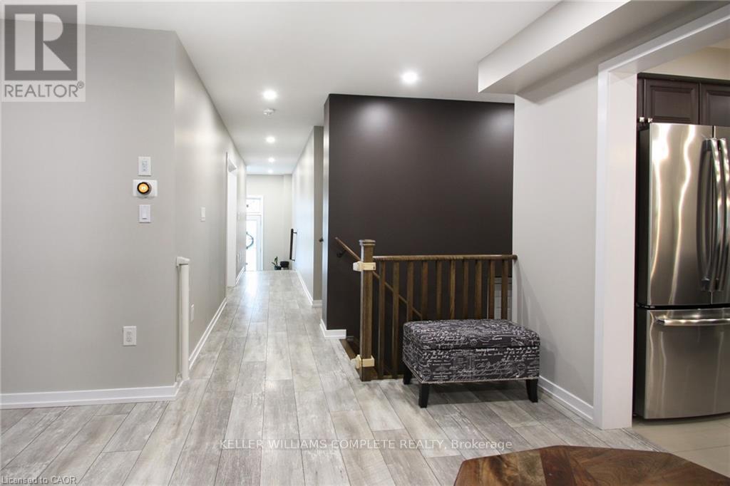 23 Scarletwood Street, Hamilton, Ontario  L8J 0K8 - Photo 12 - X12440848