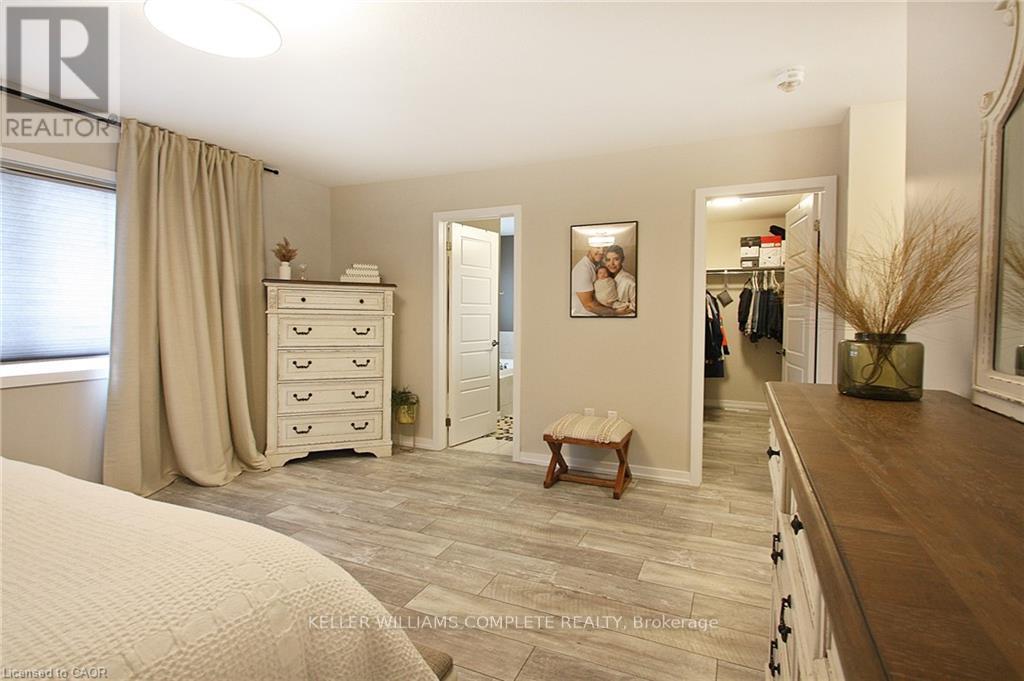 23 Scarletwood Street, Hamilton, Ontario  L8J 0K8 - Photo 15 - X12440848