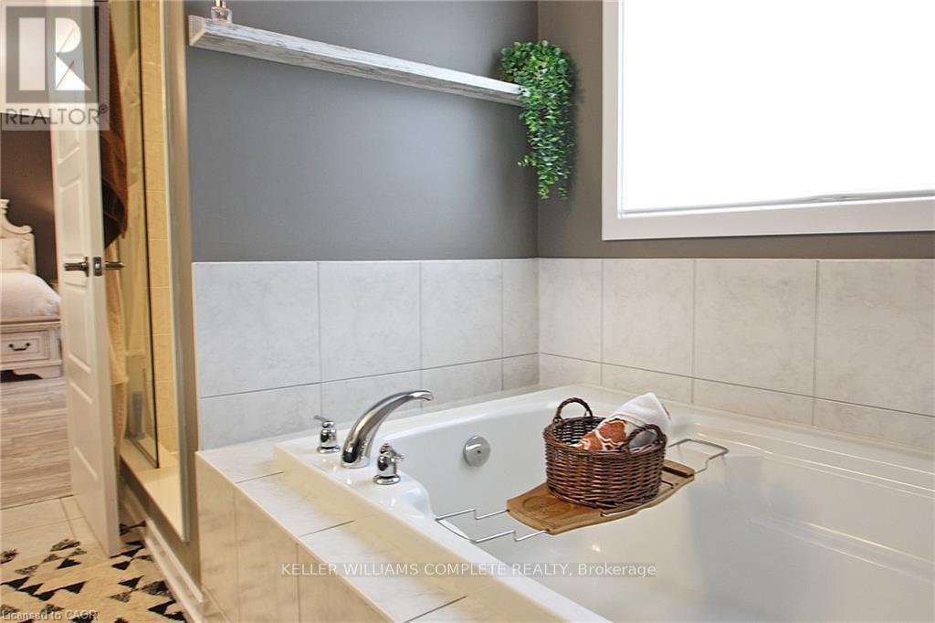 23 Scarletwood Street, Hamilton, Ontario  L8J 0K8 - Photo 19 - X12440848