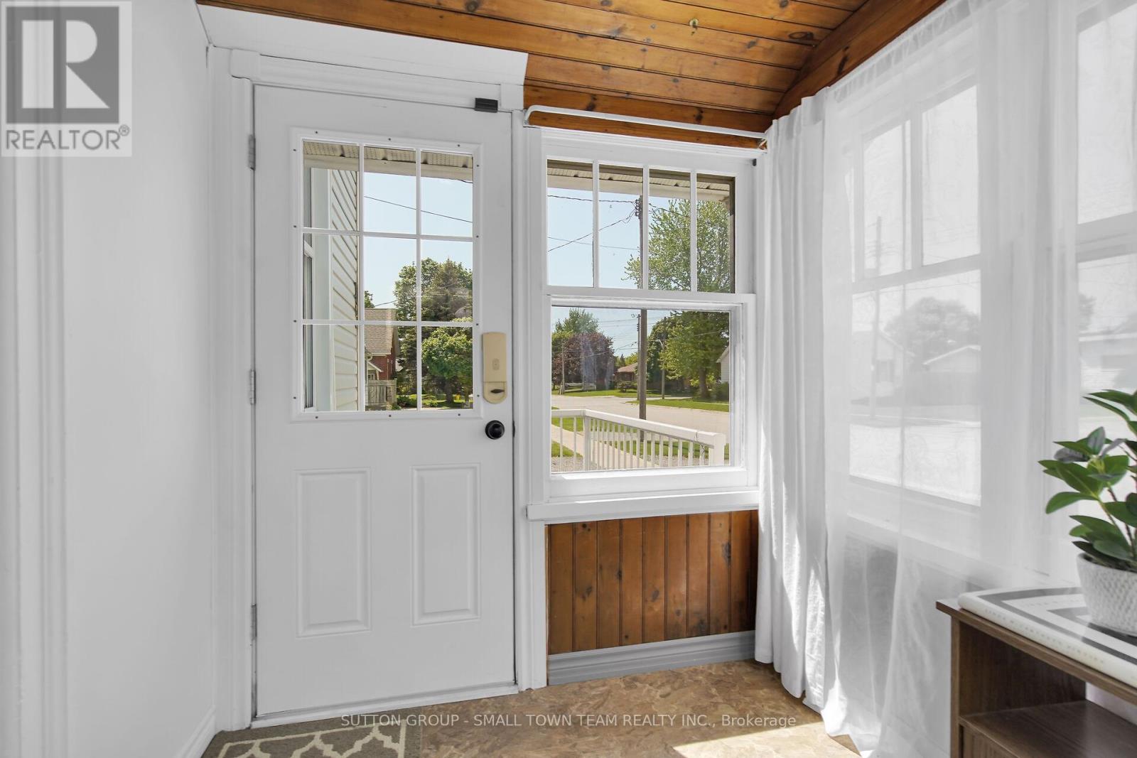 Photo 19 of 46 for 83 John Street W