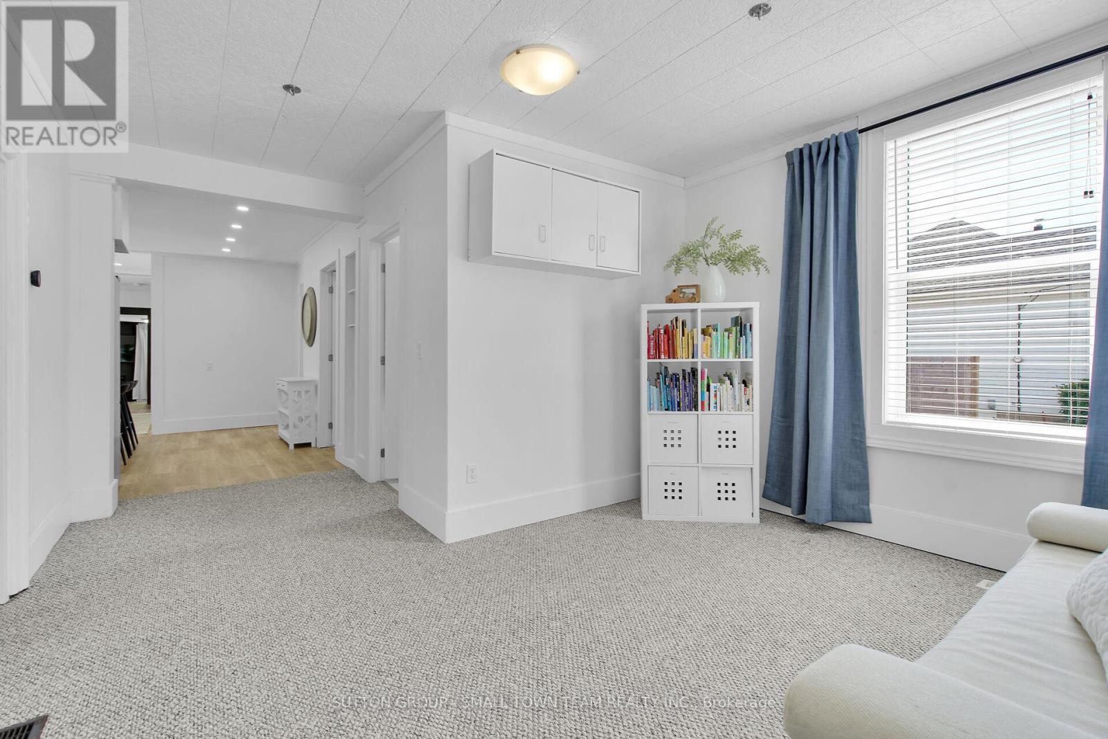 Photo 21 of 46 for 83 John Street W