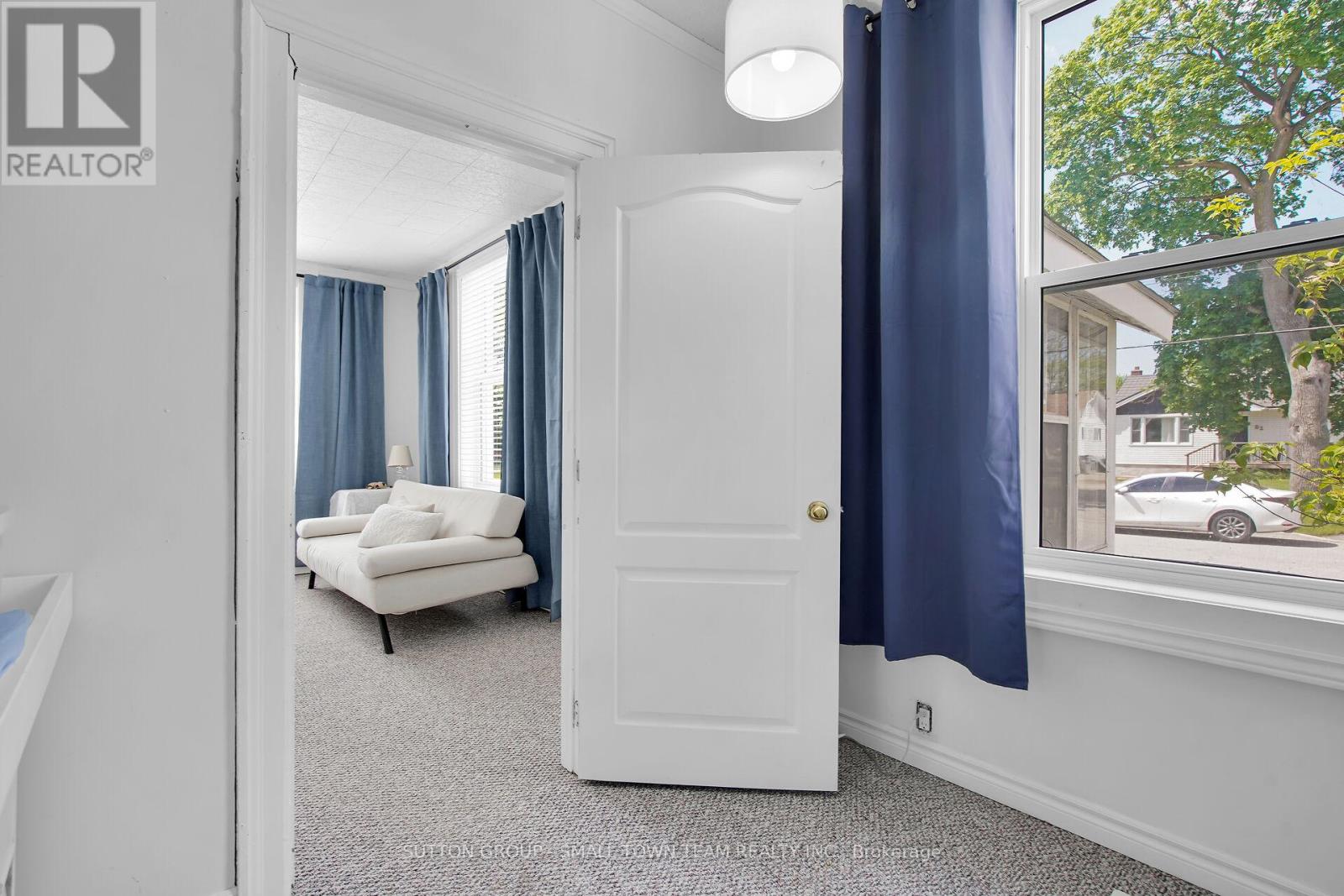 Photo 24 of 46 for 83 John Street W