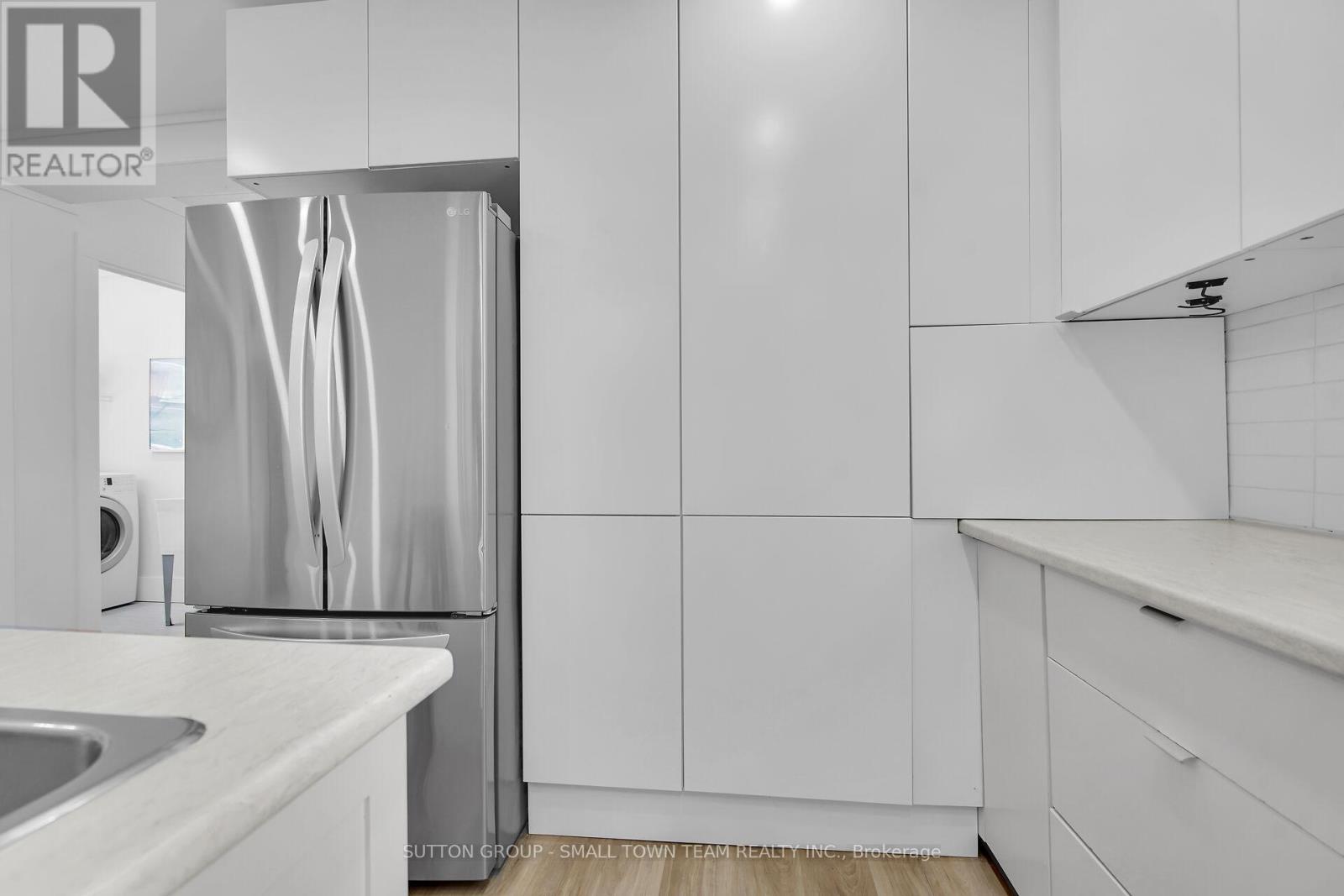 Photo 30 of 46 for 83 John Street W