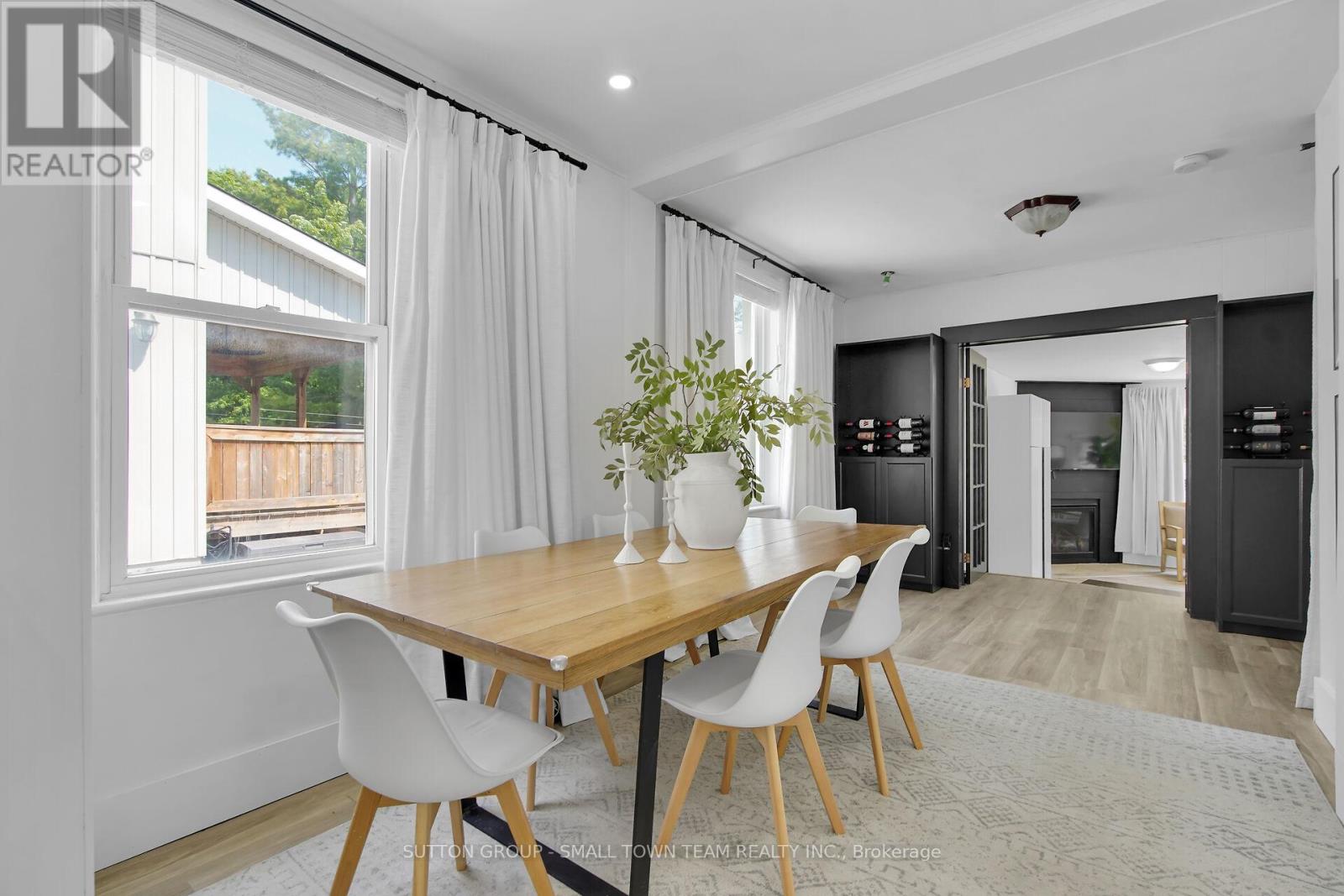 Photo 31 of 46 for 83 John Street W