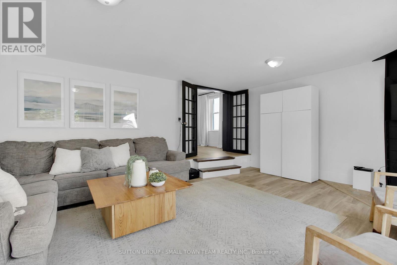 Photo 36 of 46 for 83 John Street W