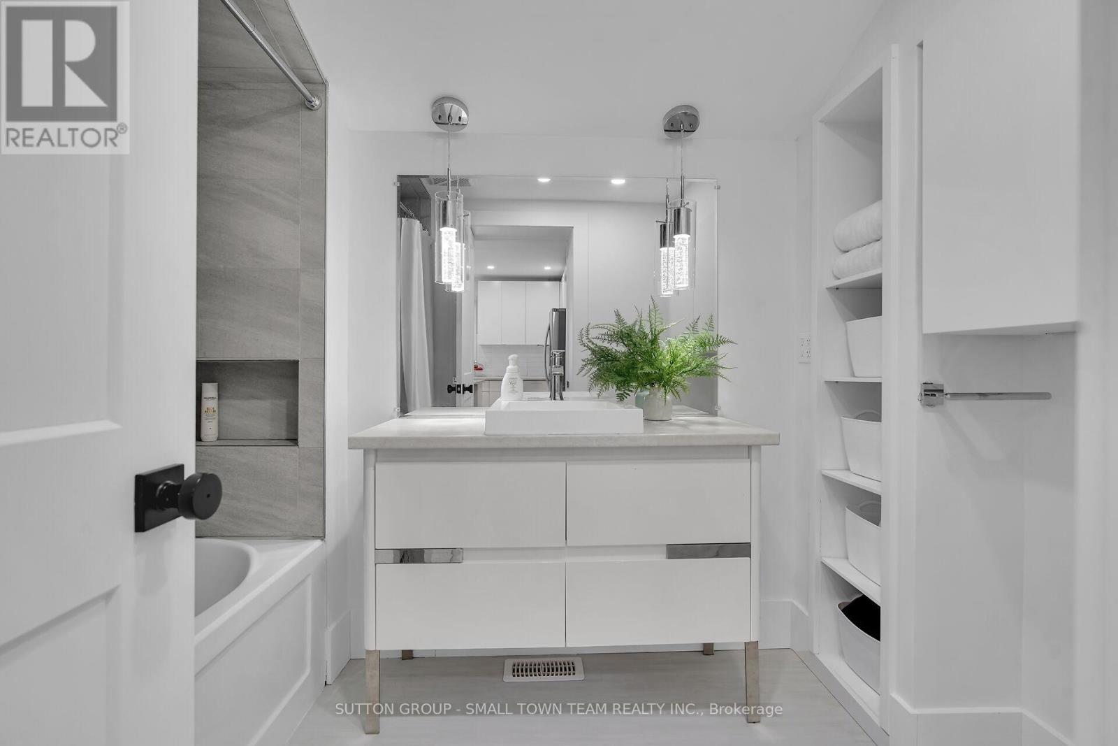 Photo 42 of 46 for 83 John Street W