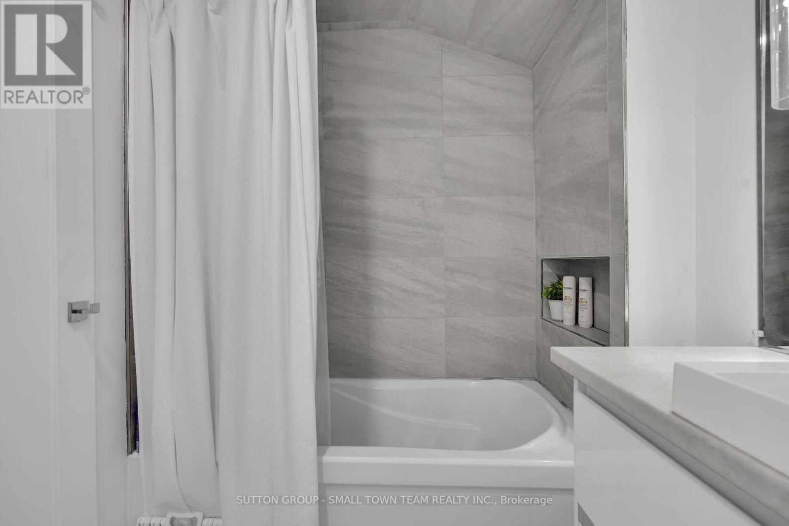 Photo 43 of 46 for 83 John Street W