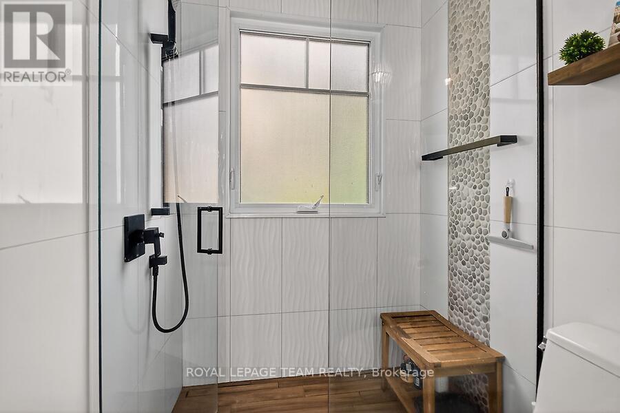 5664 South Island Park Drive, Ottawa, Ontario  K4M 1J3 - Photo 14 - X12439653