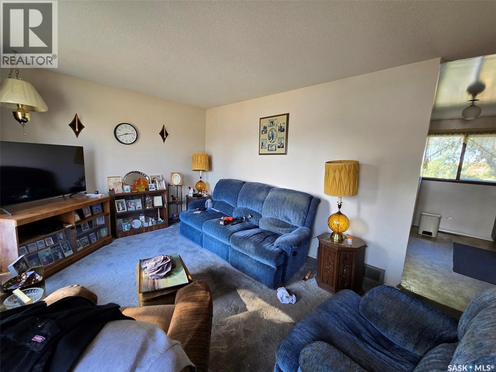 1221 Dahl Street E, Swift Current, Saskatchewan  S9H 3X9 - Photo 2 - SK019932