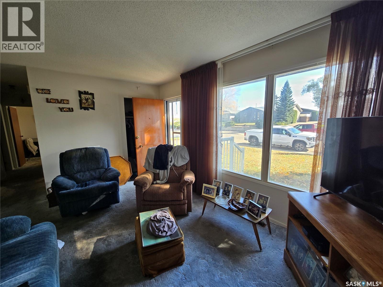 1221 Dahl Street E, Swift Current, Saskatchewan  S9H 3X9 - Photo 3 - SK019932