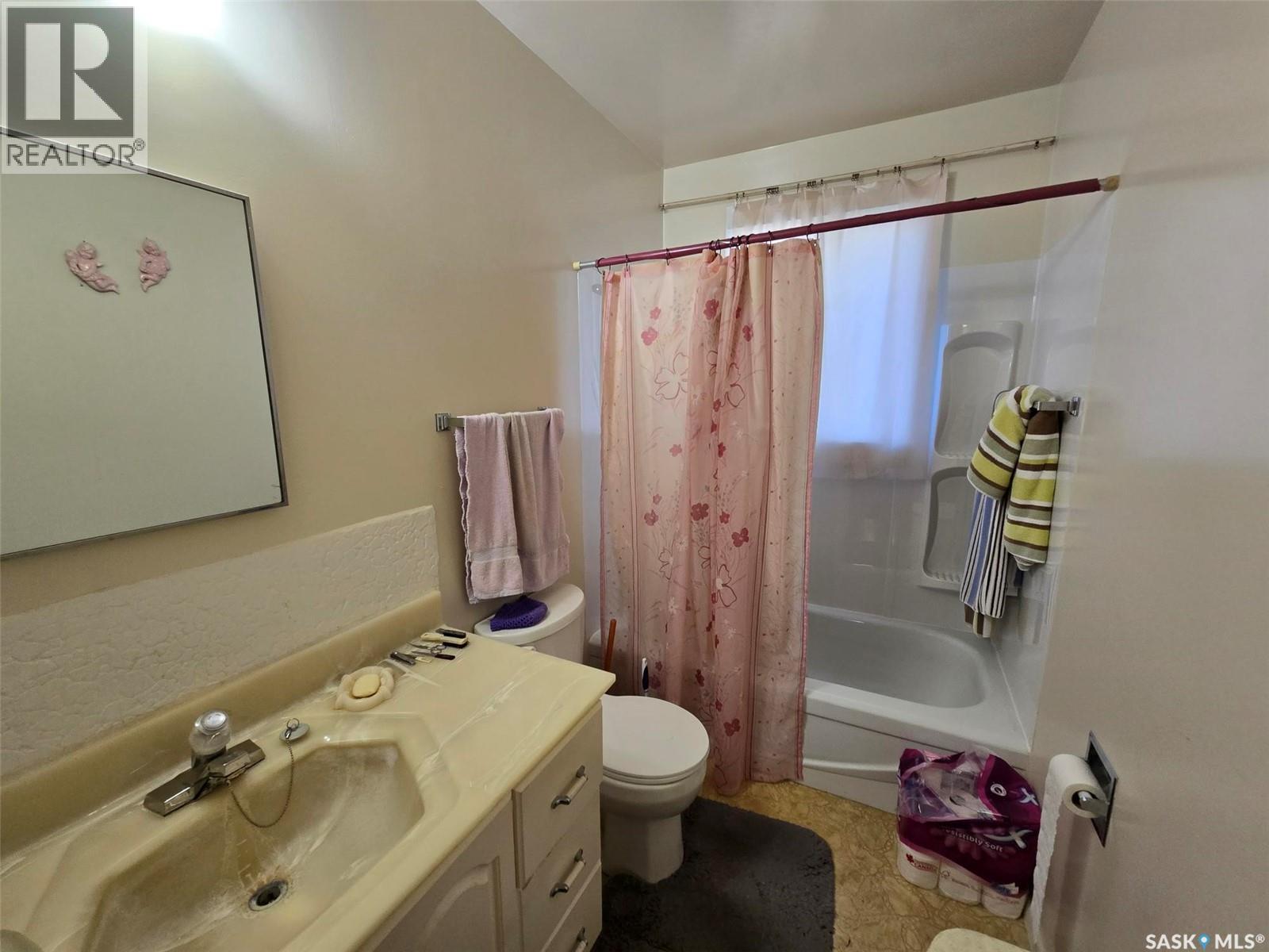 1221 Dahl Street E, Swift Current, Saskatchewan  S9H 3X9 - Photo 4 - SK019932